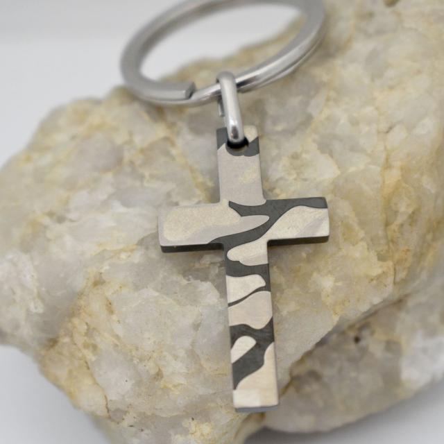 Camoflauge Cross Christian gift Keychain.jpg